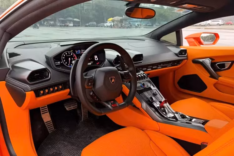 Tổng số xe Lamborghini Huracan bán được trên thị trường trong vòng 5 năm đầu tiên đạt 14.022 xe, nhiều hơn tất cả dòng xe Lamborghini nào đã ghi dấu ấn trước đó, hiện tại, xe đã dừng sản xuất.