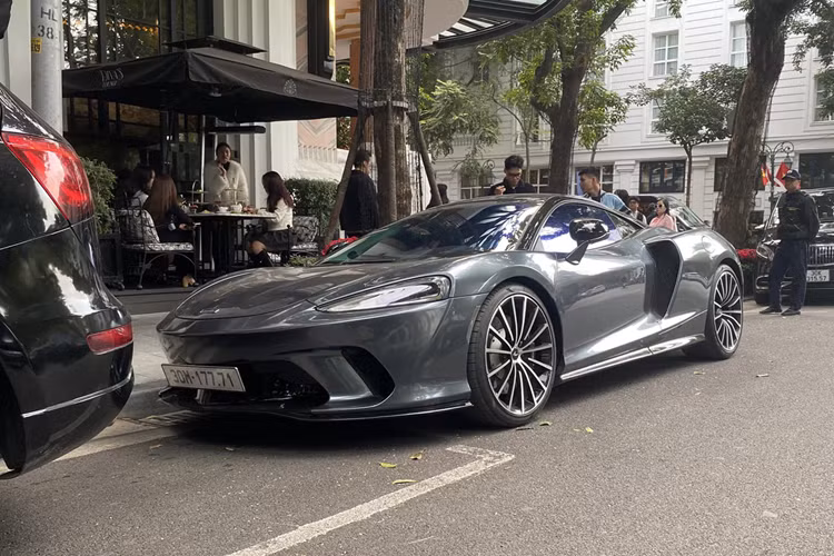 Sức mạnh của siêu xe McLaren GT đến từ khối động cơ V8, tăng áp kép, dung tích 4.0 lít mới, sản sinh công suất tối đa 620 mã lực và mô-men xoắn cực đại 630 Nm ở dải vòng tua máy từ 5.500 đến 6.500 vòng/phút.