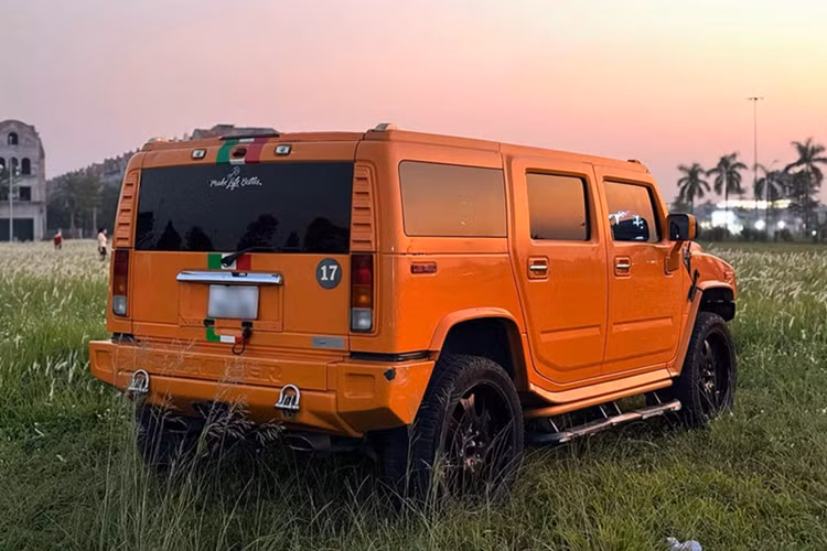 Về kích thước xe, Hummer H2 có chiều dài từ 4.821 mm đến 5.169 mm, tùy phiên bản, chiều rộng 4.821 mm và chiều cao 1.976 mm dành cho các xe từ 2002-2003, còn 2004 đến 2009 là 2.007. Chiều dài cơ sở 3.119 mm. Trọng lượng của xe 3 tấn.