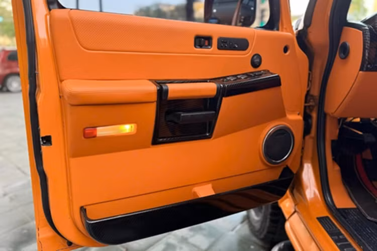 Các trang bị an toàn có hệ thống treo thanh xoắn phía trước độc lập, kiểm soát hành trình, hệ thống treo lò xo cuộn 5 liên kết phía sau được tạo riêng cho H2, lốp ngoại cỡ với bánh xe Hummer, dụng cụ mở cửa nhà để xe đa năng và khởi động động cơ từ xa (2008–2009).