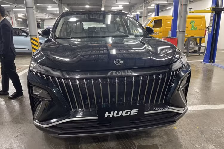  Dongfeng Huge Mẫu xe SUV Dongfeng Huge được phân phối tại Việt Nam với một phiên bản cùng mức giá là 1,029 tỷ đồng.