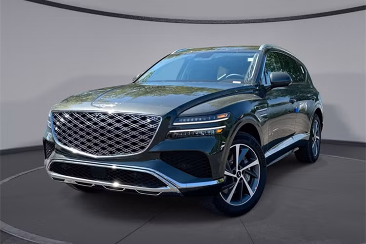 Chiếc SUV Genesis GV80 độc quyền này được đặt hàng tại Trung Đông, nơi Genesis cung cấp các dịch vụ chế tác đặc biệt theo yêu cầu của chủ xe. Genesis GV80 Coupe One of One nổi bật với ngoại thất hai tông màu, gợi nhớ đến những mẫu xe cao cấp của Maybach và Bentley.