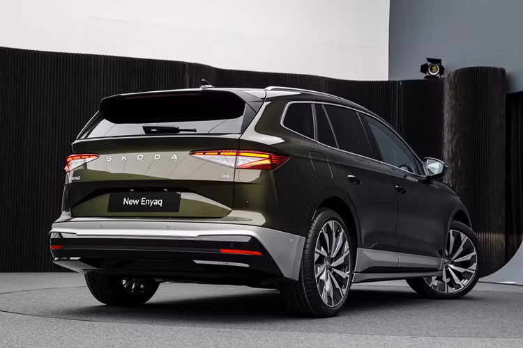 Vào hồi tháng 10/2024, Skoda Enyaq phiên bản cũ từng được giới thiệu tại triển lãm VMS ở Việt Nam và nhận được khá nhiều sự quan tâm của người dùng. Dự kiến, trong thời gian tới xe sẽ được lắp ráp tại Việt Nam, nhiều khả năng sẽ là phiên bản mới nhất.