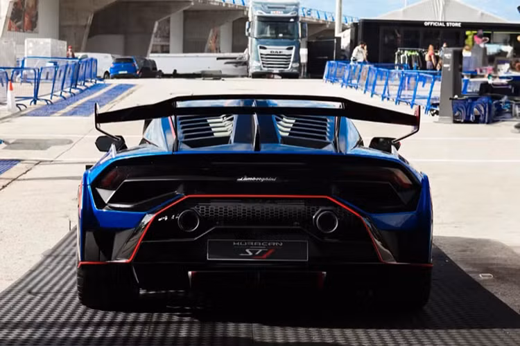 Trong quá khứ, chỉ những biến thể cao cấp nhất của Lamborghini mới mang ký tự "J" như Miura P400 Jota, Miura P400 SV/J, Diablo SE30 Jota, Aventador J và Aventador SVJ. 