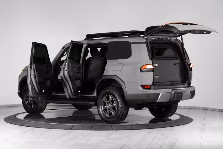 “Là đơn vị đầu tiên bọc thép cho Lexus GX 550, chúng tôi đã tạo ra một chiếc xe cung cấp khả năng bảo vệ hàng đầu trong khi vẫn duy trì sự thoải mái và tinh tế mà Lexus nổi tiếng.