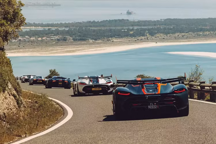 Còn con số 50 mang ý nghĩa mừng sinh nhật tuổi 50 của Christian von Koenigsegg, nhà sáng lập hãng xe Koenigsegg. Bên cạnh đó, 50 cũng là số xe Koenigsegg CC850 được sản xuất trên toàn thế giới.