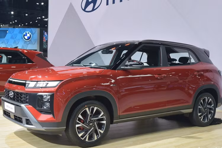 Sau Indonesia và Thái Lan, Hyundai Creta mới dự kiến sẽ tiếp tục ra mắt những thị trường Đông Nam Á khác như Việt Nam. Cách đây không lâu, mẫu SUV cỡ B này đã bị bắt gặp ở trung tâm kiểm định khí thải tại Hà Nội với phiên bản N Line mới.