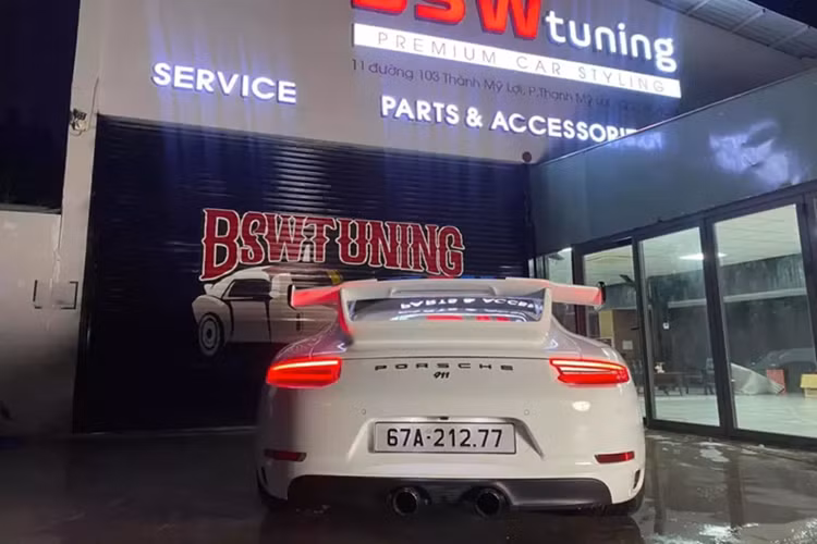 Sau 2 năm sử dụng, tay chơi xe An Giang đã bán lại chiếc xe thể thao Porsche 911 991 của mình, và nhanh chóng nó được 1 tay chơi xe ở TP HCM mua về sưu tập.