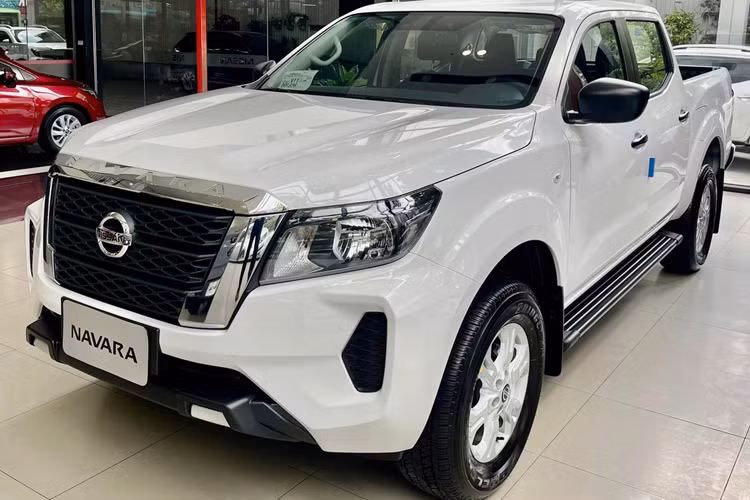Cung cấp sức mạnh cho xe là động cơ dầu 2.3L tăng áp kép, cho công suất 190 mã lực và mô-men xoắn 450 Nm. Động cơ kết hợp với hộp số tự động 7 cấp cùng hệ dẫn động 4 bánh với núm gài cầu điện tử.