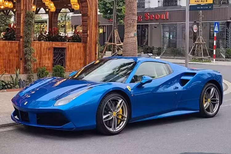 Với sức mạnh này, phiên bản nâng cấp của dòng siêu xe mui trần Ferrari Portofino M có thể tăng tốc từ vị trí xuất phát lên 100 km/h chỉ trong khoảng thời gian 3,45 giây, 0-200 km/h trong 9,8 giây, trước khi đạt tốc độ tối đa 320 km/h.