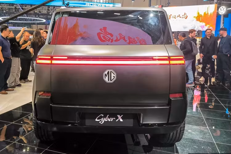 Nhiều tin đồn cho rằng phiên bản thương mại của xe sẽ là mẫu đầu tiên sử dụng nền tảng điện hoàn toàn mới SAIC E3. Điều này có nghĩa là xe sẽ chạy hoàn toàn bằng điện và có thể tích hợp công nghệ pin tích hợp vào thân xe để tăng độ cứng cũng như giảm trọng lượng.