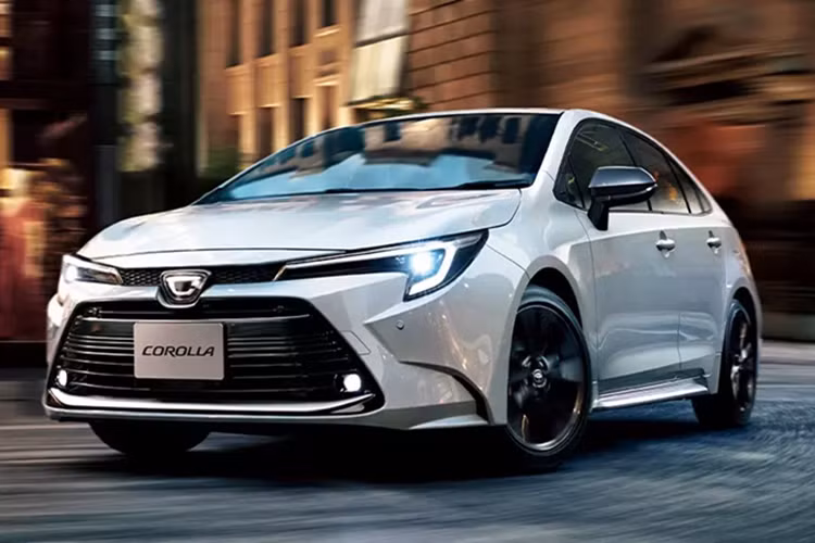 Toyota hiện chưa tiết lộ nhiều thông tin về kế hoạch tương lai, nhưng thế hệ Corolla mới dự kiến sẽ ra mắt vào năm 2026. Thế hệ tiếp theo nhiều khả năng sẽ tiếp tục được cải tiến về hiệu suất nhiên liệu, nâng cấp hệ thống động cơ hybrid, đổi mới thiết kế và trang bị thêm công nghệ hiện đại.