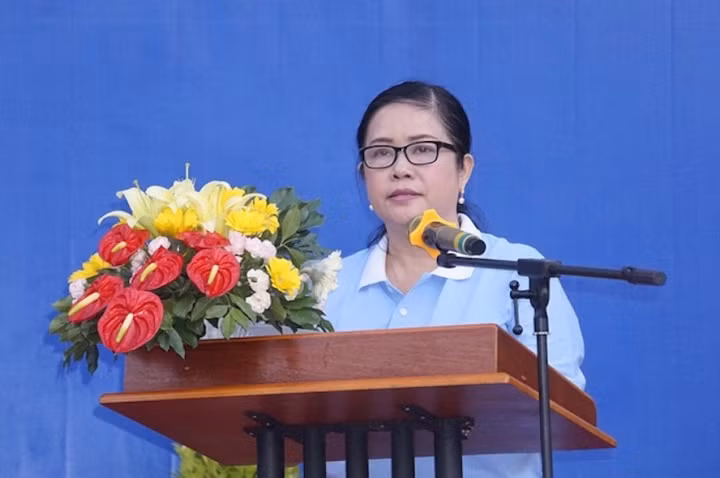 Theo Bộ Công an, cựu Giám đốc Sở Y tế Cần Thơ Bùi Thị Lệ Phi và các bị can trên đã có hành vi không công bằng, minh bạch trong đấu thầu gây thiệt hại nghiêm trọng cho tài sản của Nhà nước.