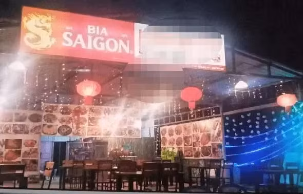  Thanh niên 17 tuổi dùng dao đe dọa hiếp dâm chủ quán bia: Sau khi tàn cuộc nhậu, trong lúc điều khiển xe máy về nhà, Nguyễn Chí Thanh (quê Kiên Giang) thấy quán bia ở Côn Đảo, Bà Rịa - Vũng Tàu không có cửa nên đột nhập vào và dùng dao đe dọa, ép chủ quán là chị K.T.T.G. (41 tuổi) quan hệ tình dục nhưng bất thành. 