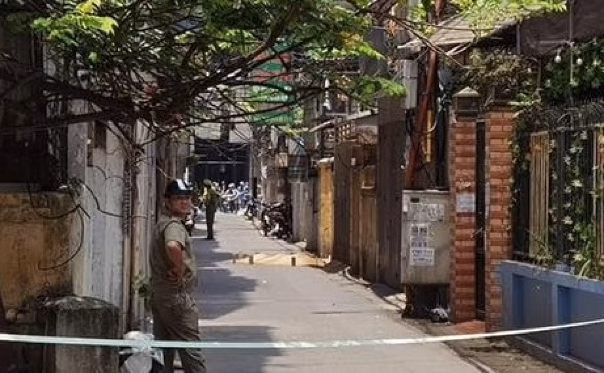  Người đàn ông rơi từ tầng 6 xuống đất tử vong: Trưa 18/5, tại ngõ 71 Nguyễn Thị Định (phường Trung Hòa, quận Cầu Giấy, Hà Nội) đã xảy ra vụ việc một nam giới rơi từ tầng 6, tòa nhà cao tầng xuống đất tử vong. Được biết, nạn nhân tử vong là khách thuê trọ. Hiện, vụ việc đang được cơ quan chức năng điều tra, làm rõ. 