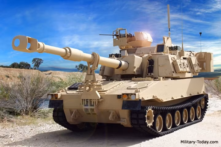 Các biến thể của M109 Paladin luôn được nâng cấp và hiện tại pháo tự hành M109A7 Paladin là biến thể mạnh nhất hiện nay với các cải tiến mới và chúng có thể dùng đạn thông minh để phá hủy máy bay. Ảnh: Military-Today.