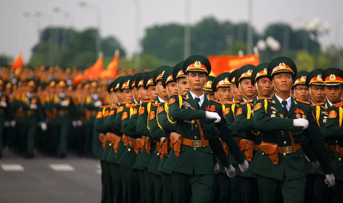 Trải qua 74 năm xây dựng, chiến đấu và trưởng thành, Quân đội Nhân dân Việt Nam thực sự là Quân đội anh hùng của một dân tộc anh hùng; là lực lượng chính trị, lực lượng chiến đấu tuyệt đối trung thành, tin cậy của Đảng, Nhà nước và nhân dân; làm tròn chức năng đội quân chiến đấu, đội quân công tác, đội quân lao động sản xuất và làm tròn nghĩa vụ quốc tế cao cả. Theo đó, toàn quân nguyện một lòng đoàn kết, nỗ lực phấn đấu hoàn thành tốt nhiệm vụ huấn luyện, sẵn sàng chiến đấu để tiếp bước cha anh, xứng danh Bộ đội Cụ Hồ. Nguồn ảnh: Zing.vn