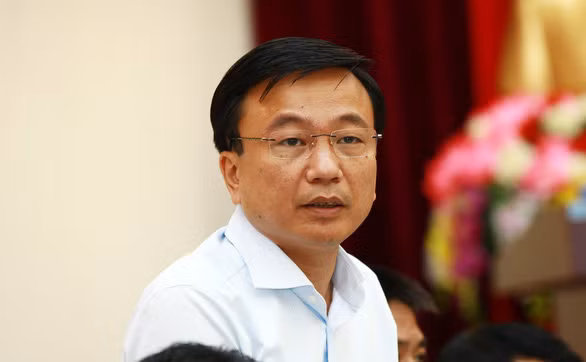 Ông Nguyễn Danh Huy sinh ngày 20/02/1974. Quê quán: xã Quảng Thuận, huyện Quảng Trạch, tỉnh Quảng Bình; Trình độ chuyên môn: Thạc sỹ kỹ thuật; Trình độ lý luận chính trị: Cao cấp. 