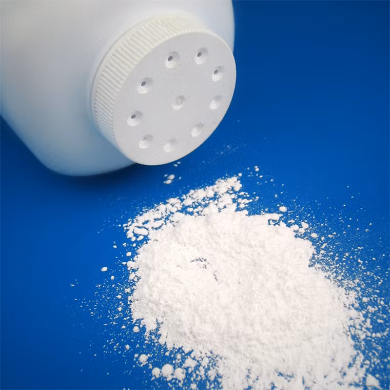  Sử dụng bột talc. Kết quả nghiên cứu công bố trên tạp chí Journal of Cancer Epidemiology, Biomarkers &amp; Prevent chỉ ra, sử dụng phấn rôm (bột talc) với mục đích giúp da mịn màng, khô ráo ở hậu môn, âm đạo dễ gây ung thư buồng trứng nguy hiểm. Cụ thể, sử dụng bột talc vùng hậu môn 1lần/tuần có khả năng làm tăng ung thư nội mạc tử cung lên tới 24%. 
