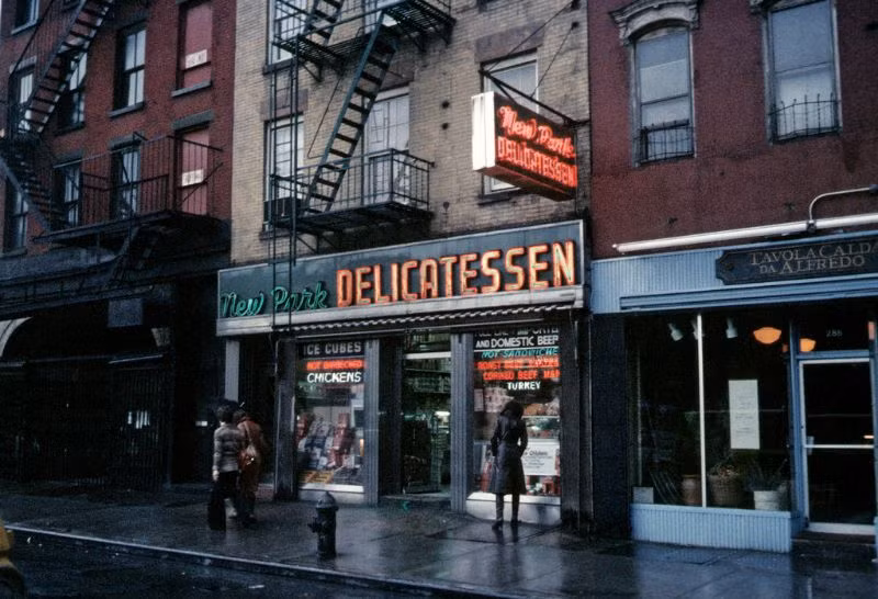 Nhà hàng New Park Delicatessen trên phố Bleecker. Ảnh: Vintag.