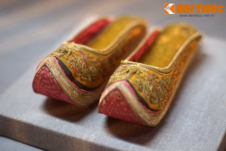 Còn đây là đôi hài dành cho hoàng hậu nhà Nguyễn.
