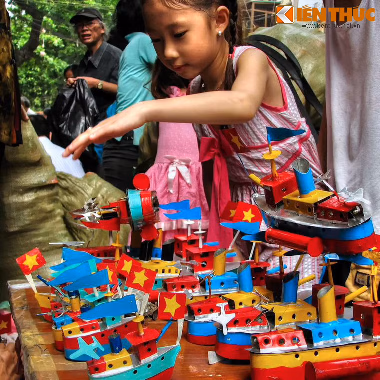 Khi chạy tàu phát ra tiếng kêu “phành phạch”. Tiếng kêu này được tạo ra bởi lá đồng mỏng nằm giữa nồi hơi bị đẩy theo hai chiều lên - xuống theo tác động của nhiệt và lực đàn hồi.