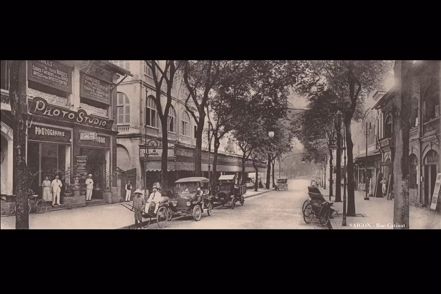 Đường Catinat (nay là đường Đồng Khởi), Sài Gòn năm 1922. Ảnh: Ludovic Crespin.