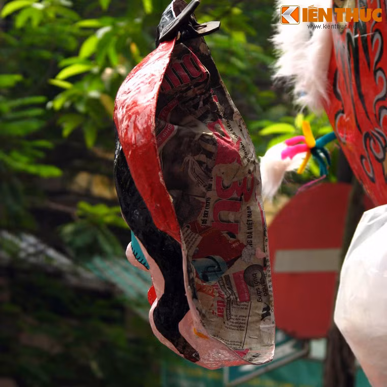 Ngày nay, nghề làm mặt nạ giấy bồi vẫn được duy trì tại nhiều địa phương ở đồng bằng sông Hồng, trong đó những nơi có tiếng là Hà Nội (phố Hàng Lược, Hàng Mã) và Hưng Yên (Làng Hảo ở Liêu Xá).