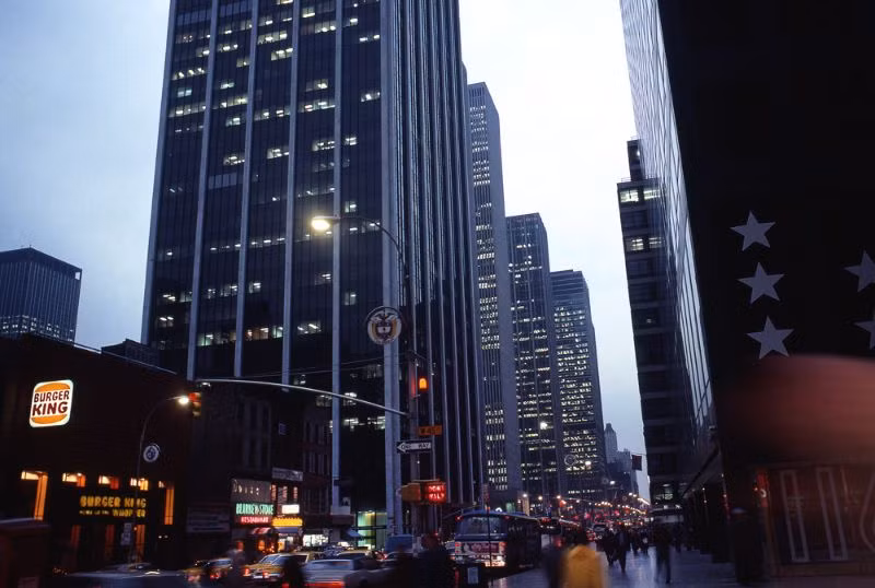Dáng vẻ hào nhoàng của những tòa cao ốc ở Manhattan. Ảnh: Manel Armengol Flickr.