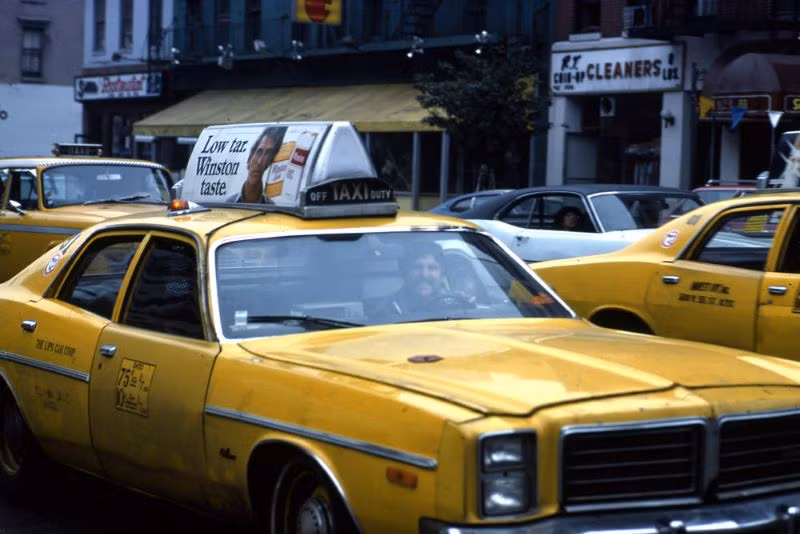 Đường phố Manhattan giờ cao điểm tràn ngập những chiếc xe taxi màu vàng đặc trưng của thành phố New York. Ảnh: Manel Armengol Flickr.