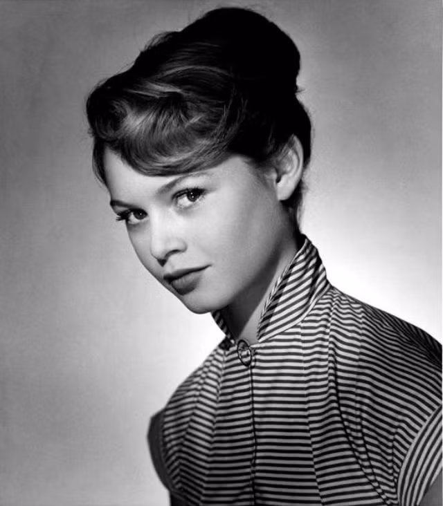 Khuôn mặt thiên thần của Brigitte Bardot (sinh năm 1934), còn được gọi là BB, là một nữ diễn viên người Pháp nổi tiếng trong thập niên 1950-1960 vì thân hình đẹp và phong cách diễn xuất gợi cảm.