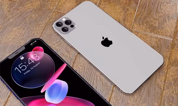 Mô hình về dòng iPhone 13 mới đây cho thấy diện tích của cụm camera hình vuông sẽ lớn hơn so với loạt iPhone 12 hiện tại. Điều này sẽ cho phép các thấu kính nằm bằng phẳng với bề mặt, thay vì nhô ra ngoài như hiện tại.