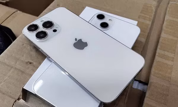 Một số báo cáo khác cho thấy, iPhone 13 Series sẽ có dung lượng pin lớn nhất trong các dòng iPhone tính đến thời điểm này. Dự kiến iPhone 13 Pro Max sẽ có viên pin 4.352 mAh, iPhone 13 và iPhone 13 Pro sẽ có viên pin 3.095 mAh. Còn iPhone 13 mini có thể có viên pin 2.406 mAh.