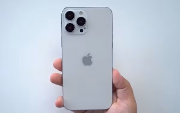 Từ các dòng iPhone trước, mô hình giả thường chính xác nhất và là đại diện đáng tin cậy trước thềm ra mắt. Tuy nhiên vẫn có một số điều chỉnh và thay đổi thiết kế có thể xuất hiện trên sản phẩm chính thức.