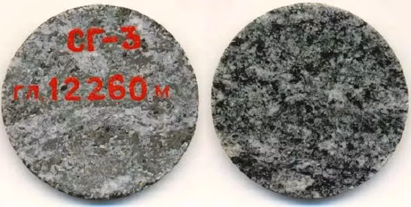 Nhiều truyền thuyết bí ẩn được đồn thổi xung quanh lỗ khoan Kola, nhất là những âm thanh đến từ địa ngục. Theo đó, khi khoan tới độ sâu 12.000 mét dưới lòng đất. Máy ghi âm siêu chính xác của các nhà khoa học ghi lại được tiếng la hét giống như tiếng người.