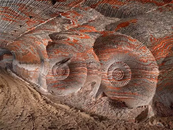 Hình ảnh mỏ khai thác potash ngầm Uralkali ở Berezniki, Nga. Những cấu trúc xoắn ốc này được tạo nên bởi những cỗ máy đào khổng lồ để khai thác nguồn tài nguyên này ở đây.