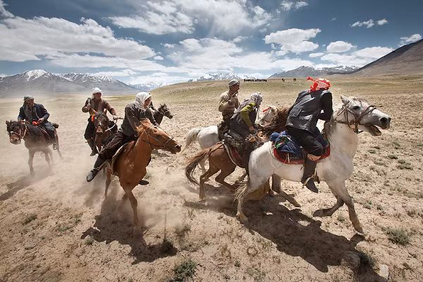 Những người du mục Kyrgyz sống ở vùng đất Wakhan - một vùng lãnh thổ xa xôi hẻo lãnh phía Đông Bắc của đất nước Afghanistan nằm sâu trong những dãy núi hùng vỹ của khu vực Trung Á.
