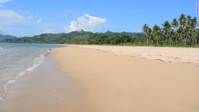 Bãi biển Nacpan ở El Nido, Philippines.