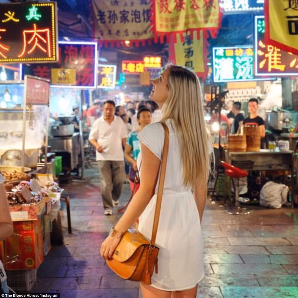 Cô gái người Mỹ trong một hành trình du lịch Trung Quốc.