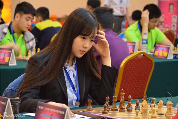 Yuan Ye vẫn toát lên vẻ duyên dáng và trong sáng ngay cả khi lúc đang thi đấu căng thẳng.