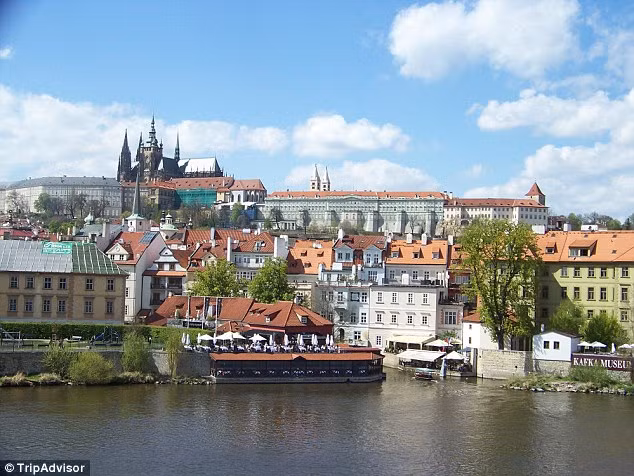 6. Vẻ đẹp cổ kính của thành phố Prague, CH Czech.