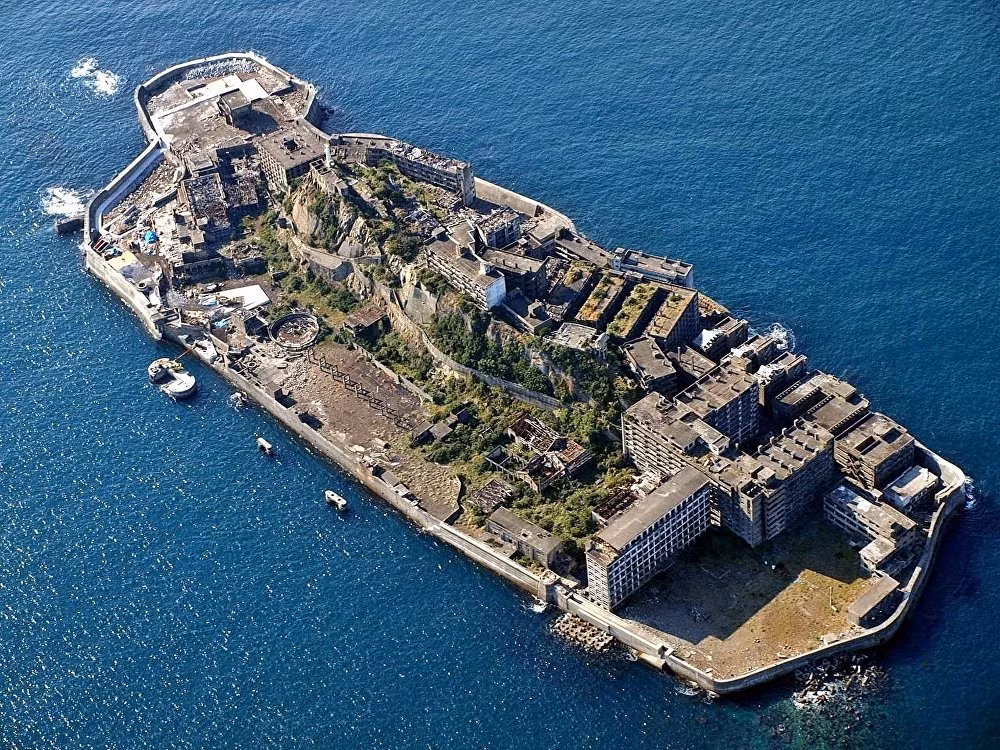 Đảo Hashima ở Nhật Bản đã bị bỏ hoang từ lâu.