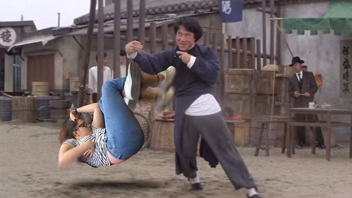Cú đá cực hiểm.