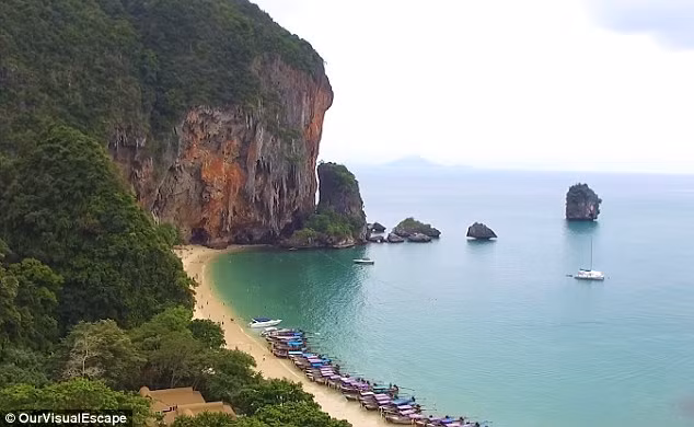 Bãi biển Phra Nang ở Thái Lan là một trong những địa điểm dừng chân của cặp đôi người Mỹ.