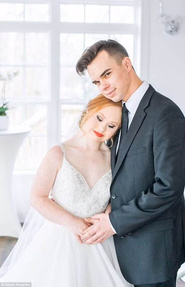 Mặc dù chỉ là một bộ ảnh cưới chụp mẫu của Madeline, nhưng nó cũng làm tan chảy trái tim cư dân mạng.