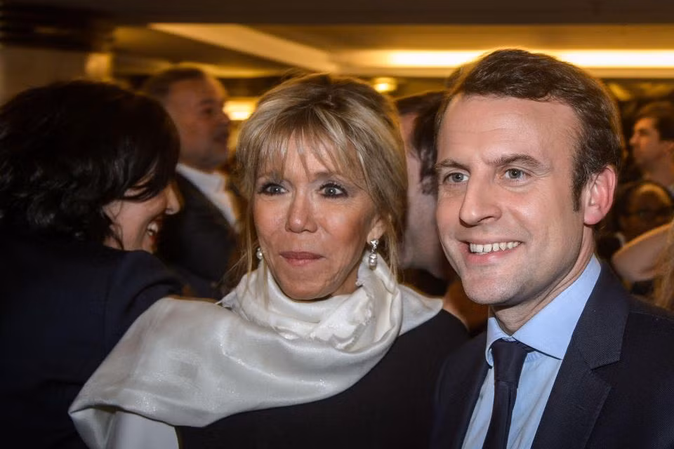 Dường như giữa Tổng thống Macron và vợ chỉ có hạnh phúc và tiếng cười.