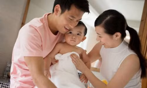 Gái ế làng bên đẻ con trai, chồng tôi mừng hơn trúng số Gai e lang ben de con trai, chong toi mung hon trung so