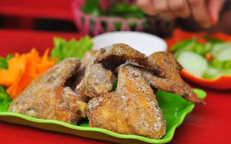 Thực phẩm chiên rán. Thức ăn chiên nhiều lần và chế biến ở nhiệt độ cao dễ chuyển hóa thành chất béo và các chất độc hại. Tích tụ lâu ngày và tăng dần về lượng sẽ gây thừa cân, béo phì, rối loạn nội tiết tố, dậy thì sớm và nhiều biến chứng nguy hiểm khác.