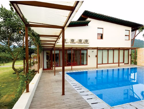 Được biết, khu đất của gia đình Mỹ Linh có giá lên tới 1 triệu đô (trên 20 tỷ đồng), chưa kể các trang thiết bị phòng thu hiện đại bậc nhất Việt Nam. Ảnh: NĐT.
