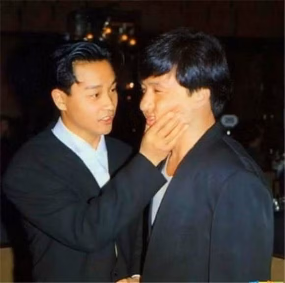 Giờ đây còn ai dám làm thế này với Thành Long như Trương Quốc Vinh?